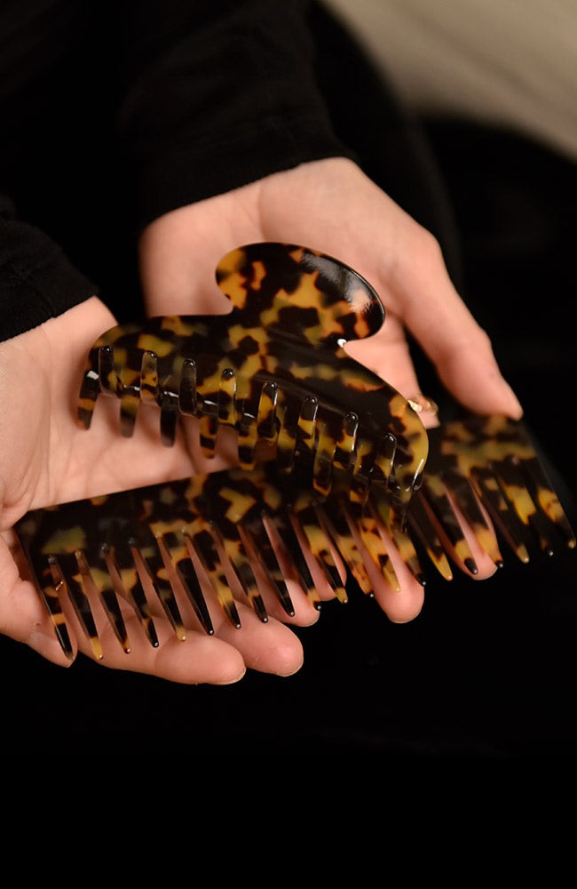 Wide Tooth Styling Comb - Classic
